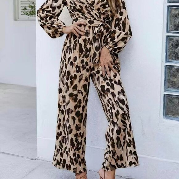 𝐋𝐄𝐎𝐏𝐀𝐑𝐃 𝐏𝐑𝐈𝐍𝐓 𝐕-𝐍𝐄𝐂𝐊 𝐉𝐔𝐌𝐏𝐒𝐔𝐈𝐓 - Picture 2 of 4